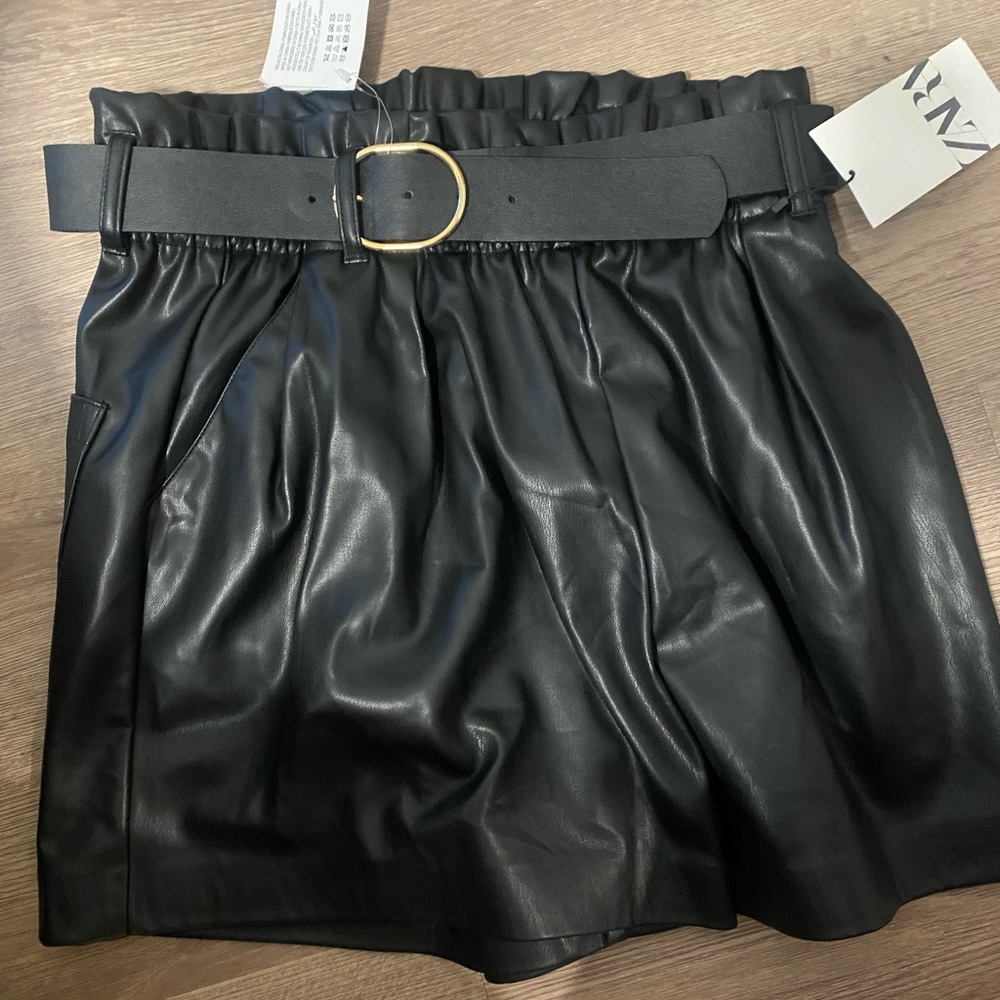 NWT ZARA High-waisted leather Shorts size Medium with Belt